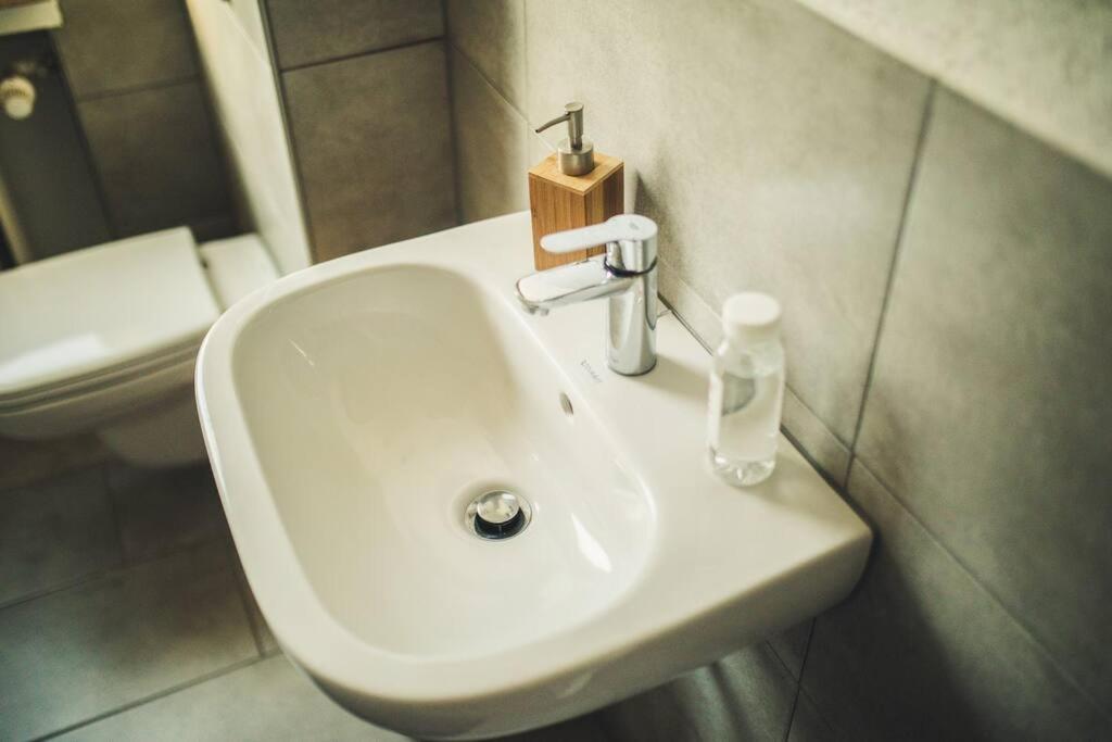 Wunderschoene Neue 3,5 Zimmerwohnung Naehe Kassel Bis 4 Erwachsene 3 Kinder Fuldatal Buitenkant foto